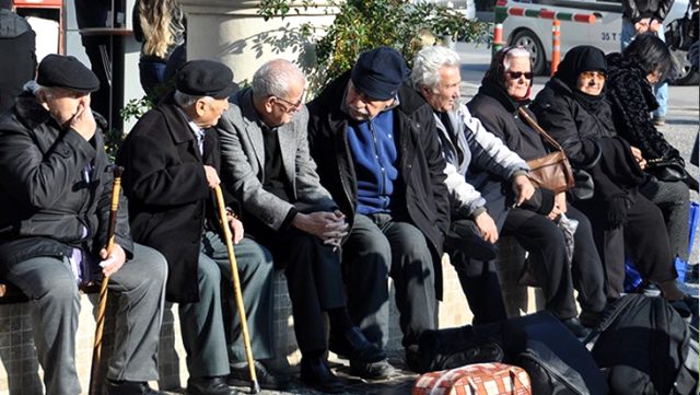 Son Dakika: Cumhurbaşkanı Erdoğan'ın talimatı ile 65 yaş üstü için sokağa çıkma saatleri değişti